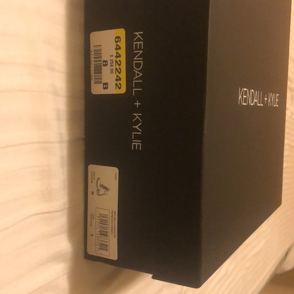 Kendall & Kylie boots - Picture 7 of 8